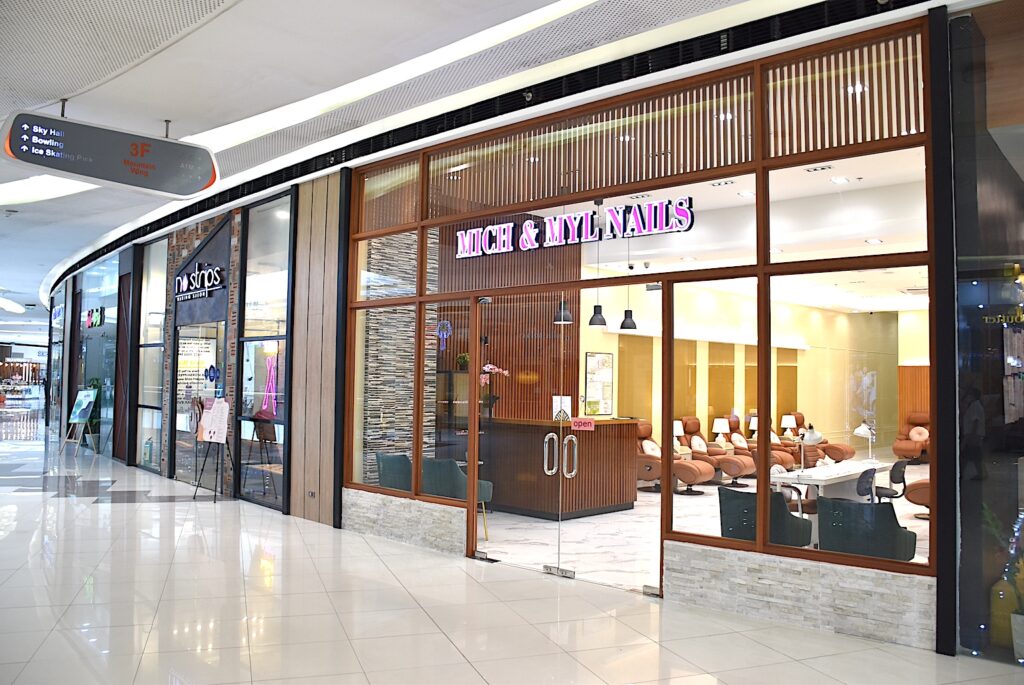 SM Seaside City Cebu Mich & Myl Nails
